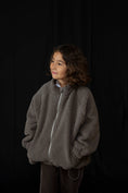 Gallery viewerに画像を読み込む, <façade> Teddy Zip Sweater - Stone
