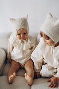 Load image into Gallery viewer, <Bambolina>Classic Kitty bonnet - IVORY-Bmbolina-SUNNAO