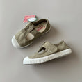 Load image into Gallery viewer, <Cienta>T strap shoes - CEMENTO 77777-Cienta-SUNNAO
