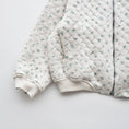 Gallery viewerに画像を読み込む, <Moun ten.> flower quilt reversible blouson - oatmeal