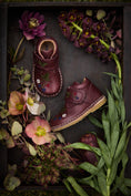 Load image into Gallery viewer, <Petit Nord> Scallop Velcro Boot BlackBerries - Hazelnut