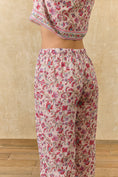 Gallery viewerに画像を読み込む, <Louise Misha> PAJAMAS SET LOUKA - CREAM FLORAL HAVEN(大人用)
