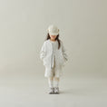 Gallery viewerに画像を読み込む, <Moun ten.> flower quilt reversible blouson - oatmeal
