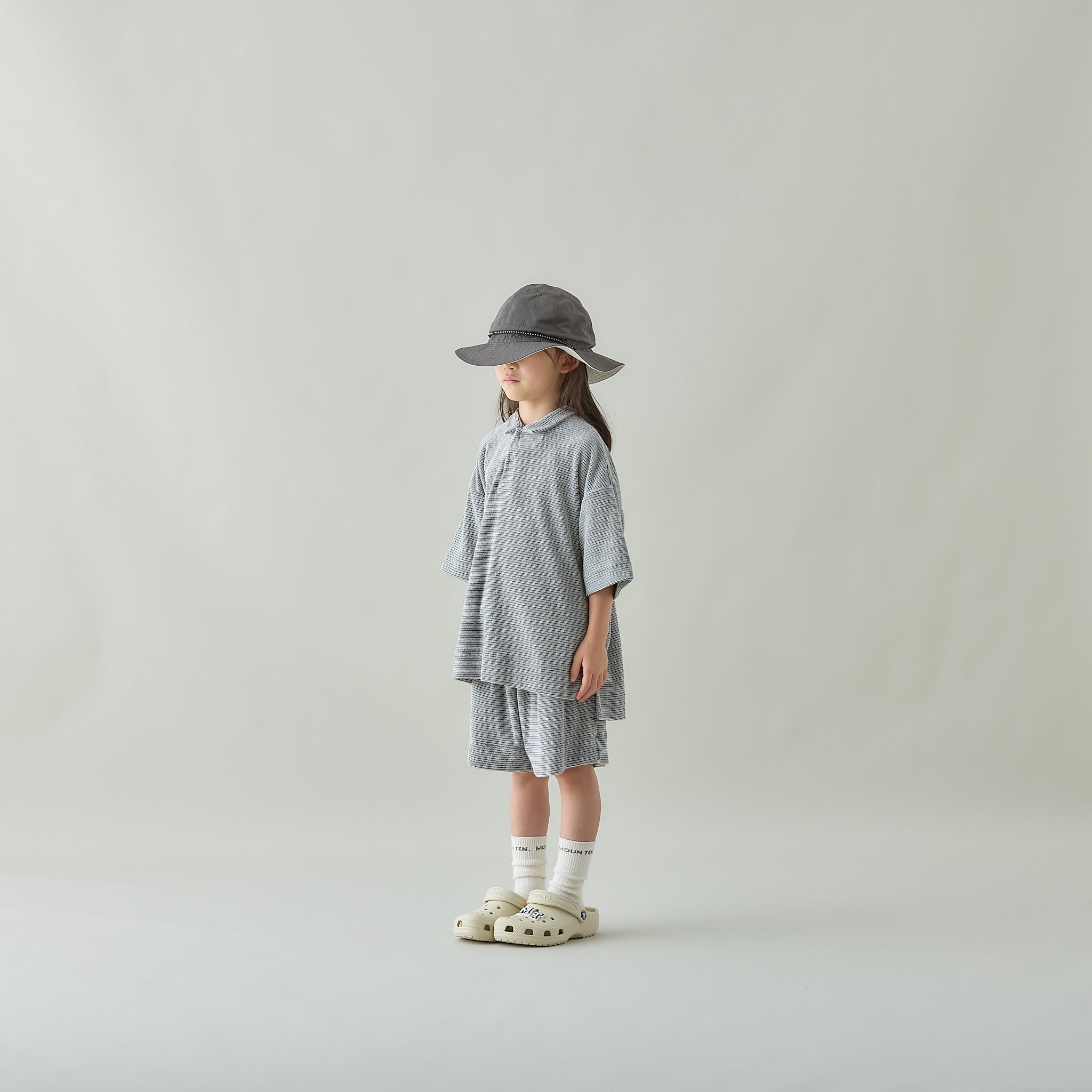 <Moun ten.> pile border polo shirt - ecru x charcoal　