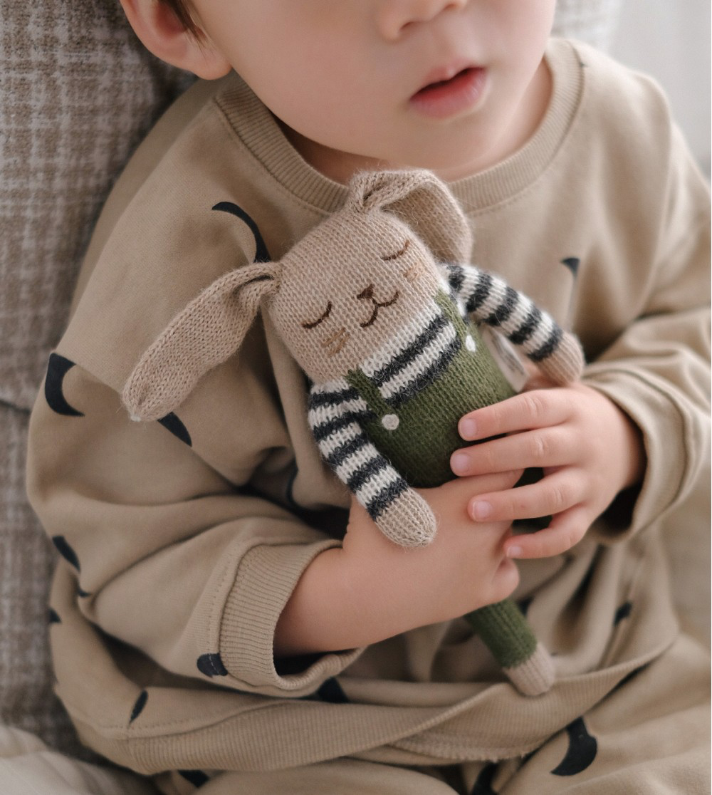 <Main Sauvage>Bunny knit toy - Olive overalls