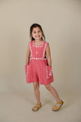 Gallery viewerに画像を読み込む, <Lali> Clara Romper in Coral Crossstitch（2-5Y）
