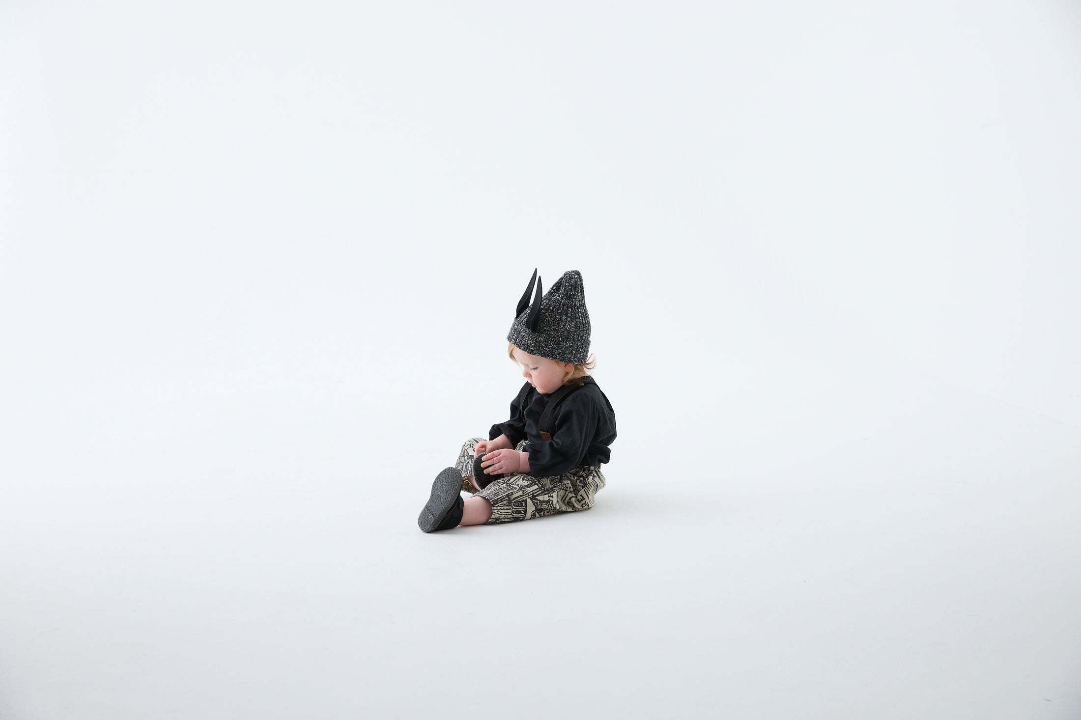 <eLfinFolk> Castle town print Suspenders Pants - black　