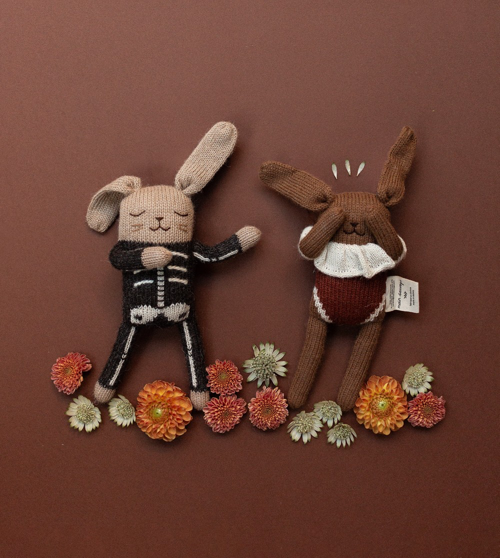<Main Sauvage>Bunny knit toy - skeleton costume