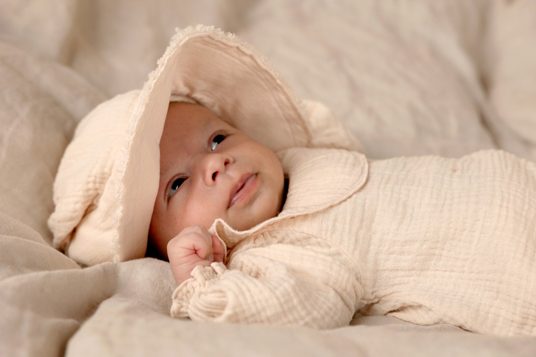 <Nixnut> Sun Hat - SNOW