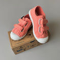 Gallery viewerに画像を読み込む, <Cienta>Double strap velcro sneaker - PEACH 78997
