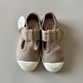 갤러리 뷰어로 이미지로드, <Cienta>T strap shoes - GRIS CLARO 77777
