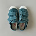 Load image into Gallery viewer, <cienta> Double strap velcro sneakers - PEACOCK 78777</cienta>
