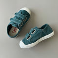 Load image into Gallery viewer, <cienta> Double strap velcro sneakers - PEACOCK 78777</cienta>
