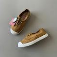 Load image into Gallery viewer, <cienta> Deck shoes - MUSTARD 70777</cienta>
