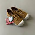 Load image into Gallery viewer, <cienta> Deck shoes - MUSTARD 70777</cienta>
