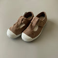 Load image into Gallery viewer, <cienta> T strap shoes - BEIGE 77777</cienta>
