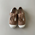 Load image into Gallery viewer, <cienta> T strap shoes - BEIGE 77777</cienta>
