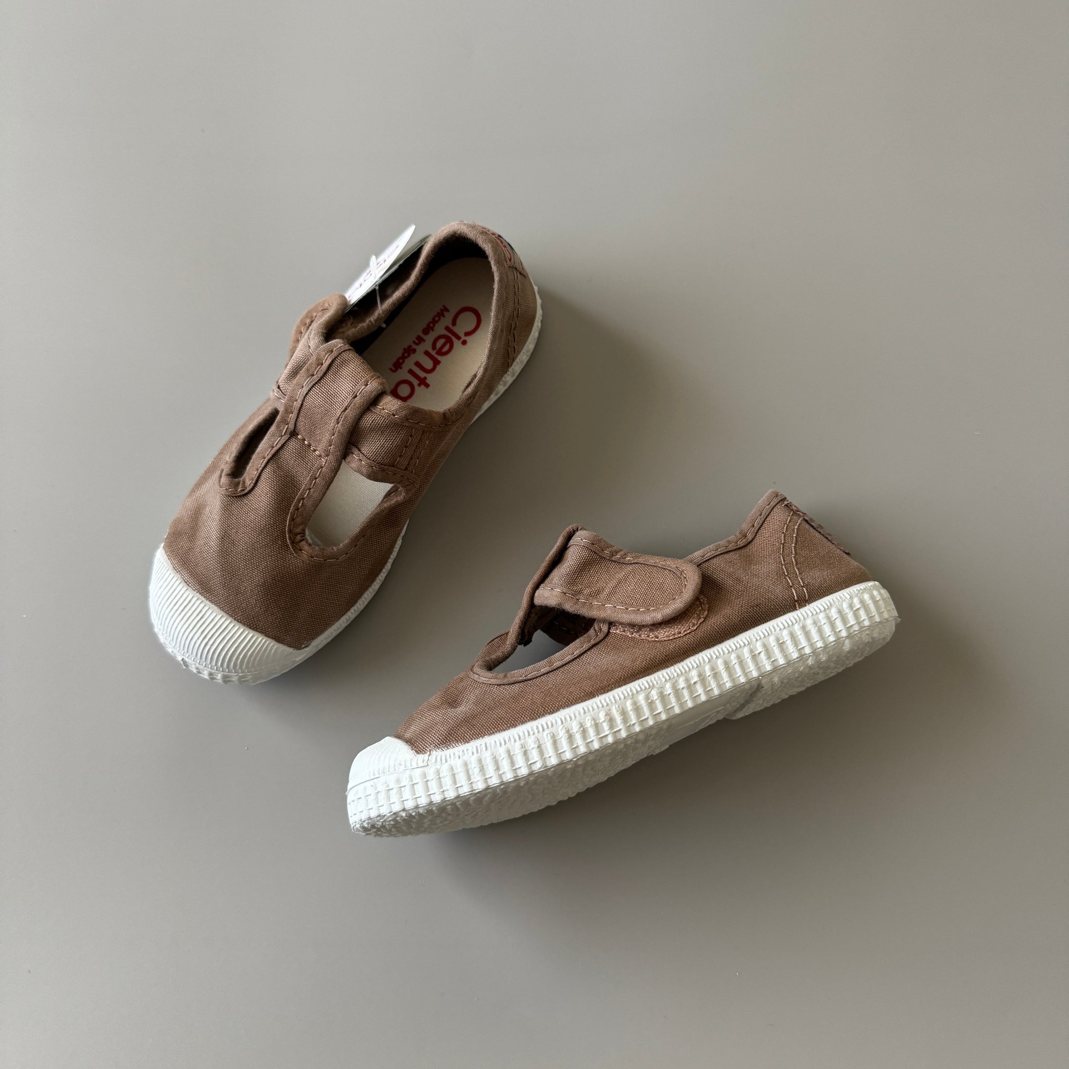 <Cienta>T strap shoes - BEIGE 77777