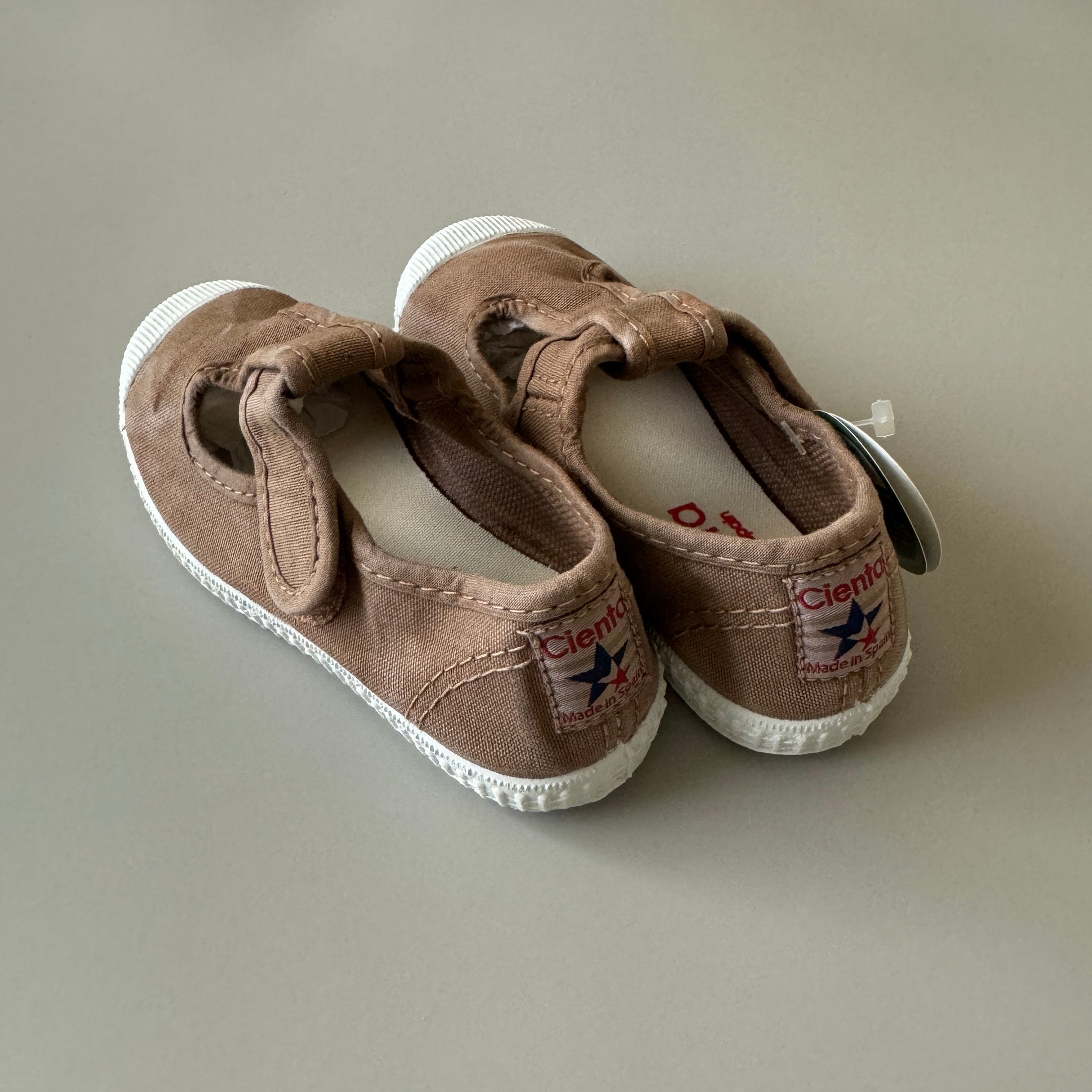 <Cienta>T strap shoes - BEIGE 77777