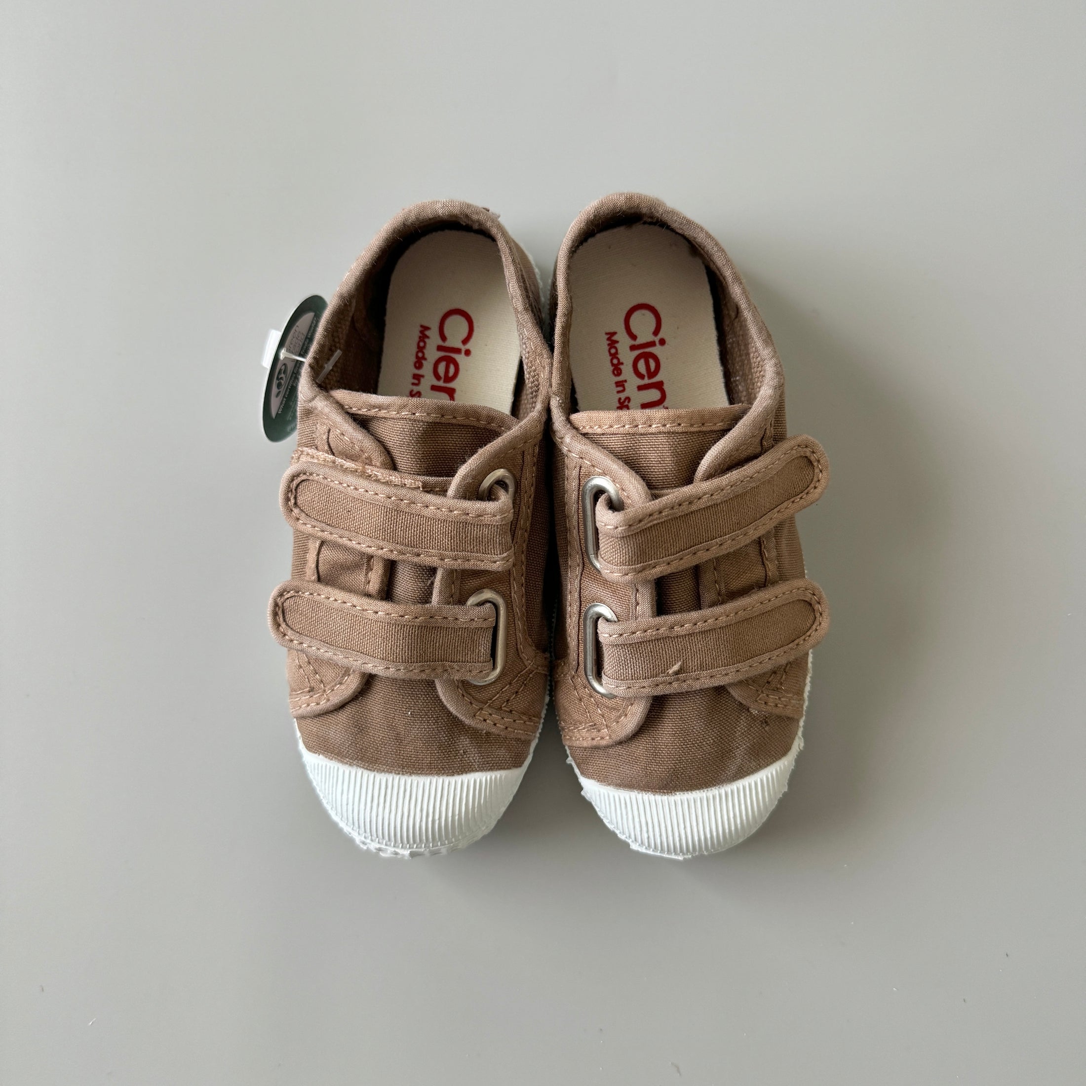 <Cienta>Double strap velcro sneaker - BEIGE 78777