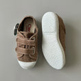 Gallery viewerに画像を読み込む, <Cienta>Double strap velcro sneaker - BEIGE 78777
