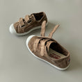 Gallery viewerに画像を読み込む, <Cienta>Double strap velcro sneaker - BEIGE 78777
