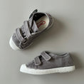 Gallery viewerに画像を読み込む, <Cienta>Double strap velcro sneaker - GRAY 78777
