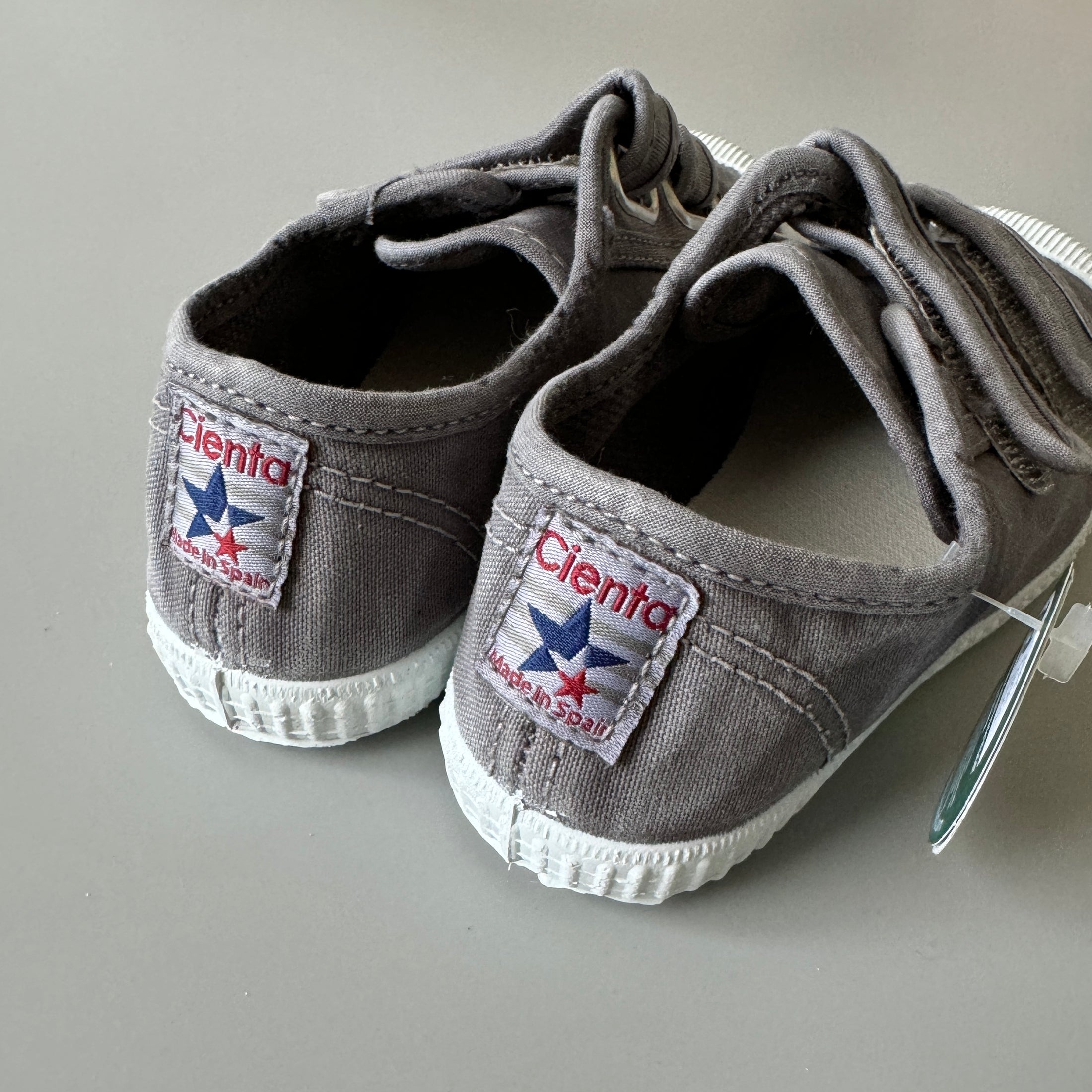 <Cienta>Double strap velcro sneaker - GRAY 78777