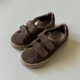 Load image into Gallery viewer, <cienta> Velcro sneakers Suede - MARRON 90887</cienta>
