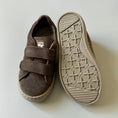 Load image into Gallery viewer, <cienta> Velcro sneakers Suede - MARRON 90887</cienta>
