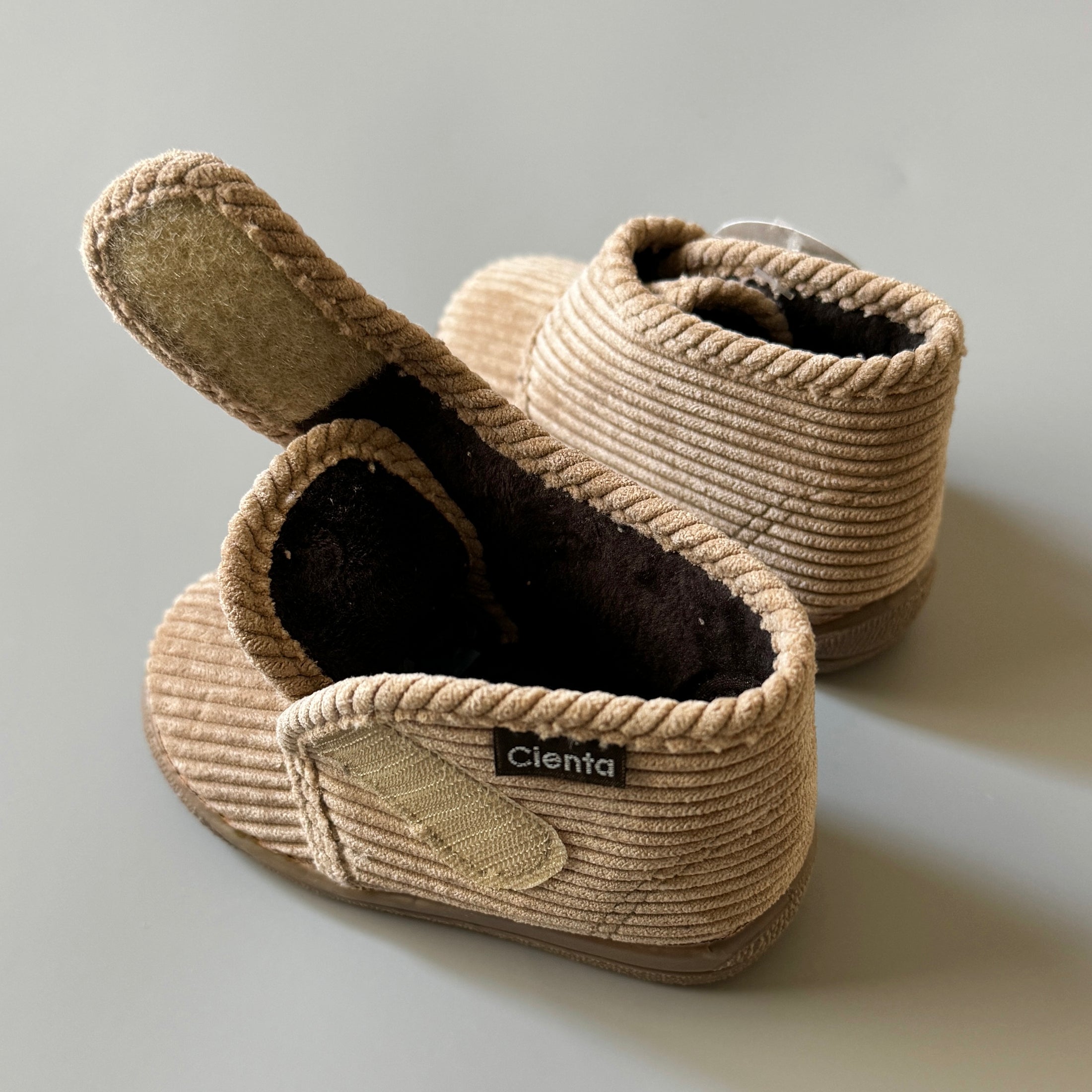 <Cienta>Velcro baby sneaker BEIGE 133049