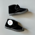 갤러리 뷰어로 이미지로드, <Cienta>High-cut velour shoes - NEGRO 975075
