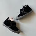 갤러리 뷰어로 이미지로드, <Cienta>High-cut velour shoes - NEGRO 975075
