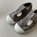 갤러리 뷰어로 이미지로드, <Cienta>T strap shoes - GRAY 77777
