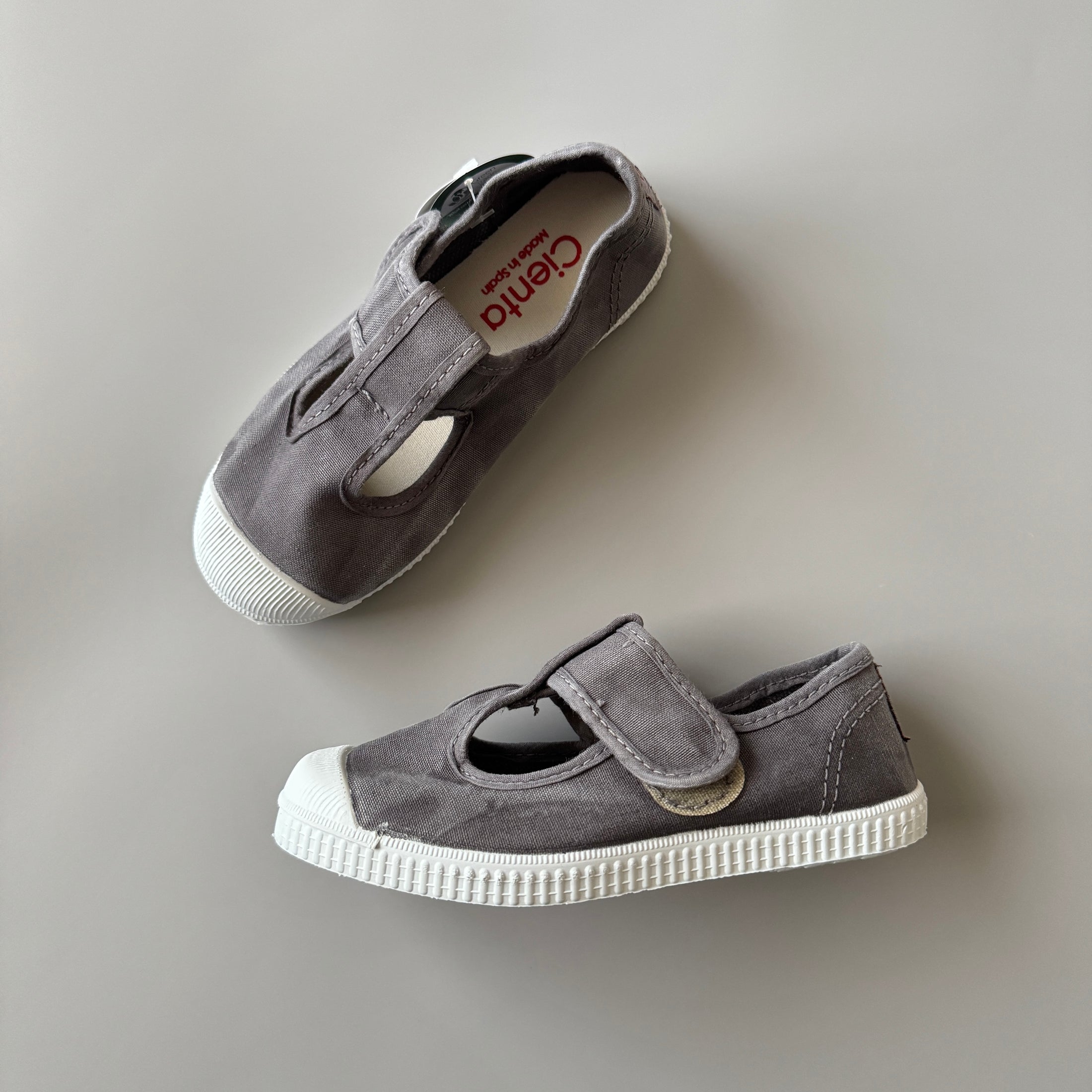 <Cienta>T strap shoes - GRAY 77777