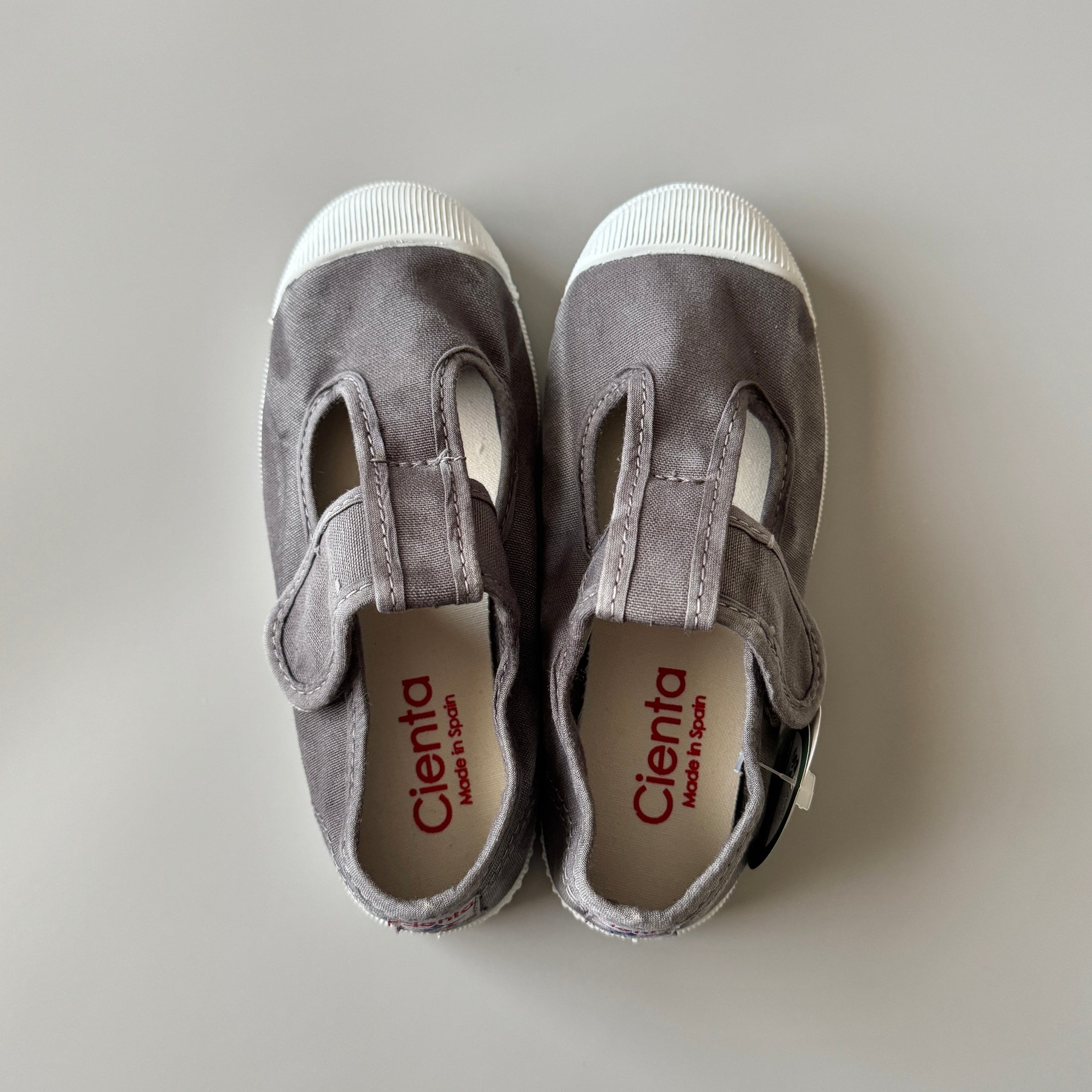 <cienta> T strap shoes - GRAY 77777</cienta>