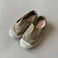 Load image into Gallery viewer, <cienta> Deck shoes - CEMENTO 70777</cienta>
