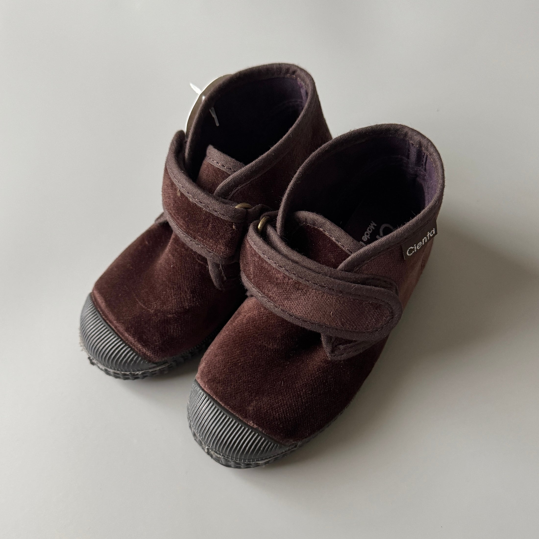 <Cienta>High-cut velour shoes - BROWN 975075