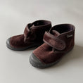 갤러리 뷰어로 이미지로드, <Cienta>High-cut velour shoes - BROWN 975075
