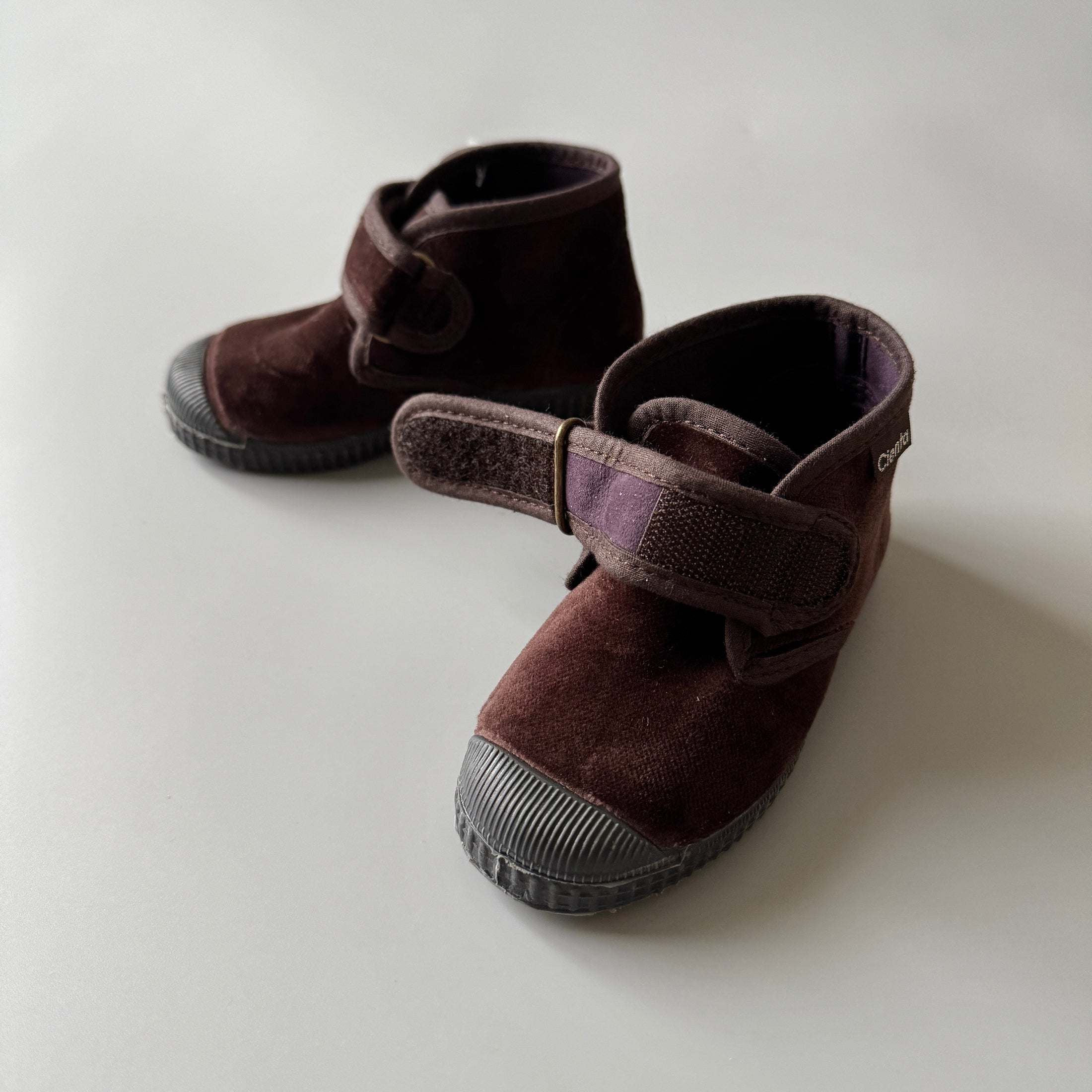 <Cienta>High-cut velour shoes - BROWN 975075