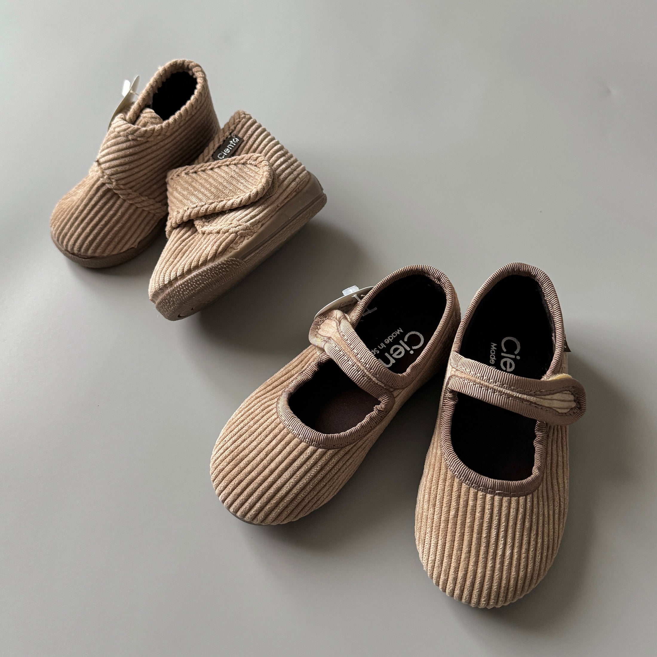 <Cienta>Velcro baby sneaker BEIGE 133049