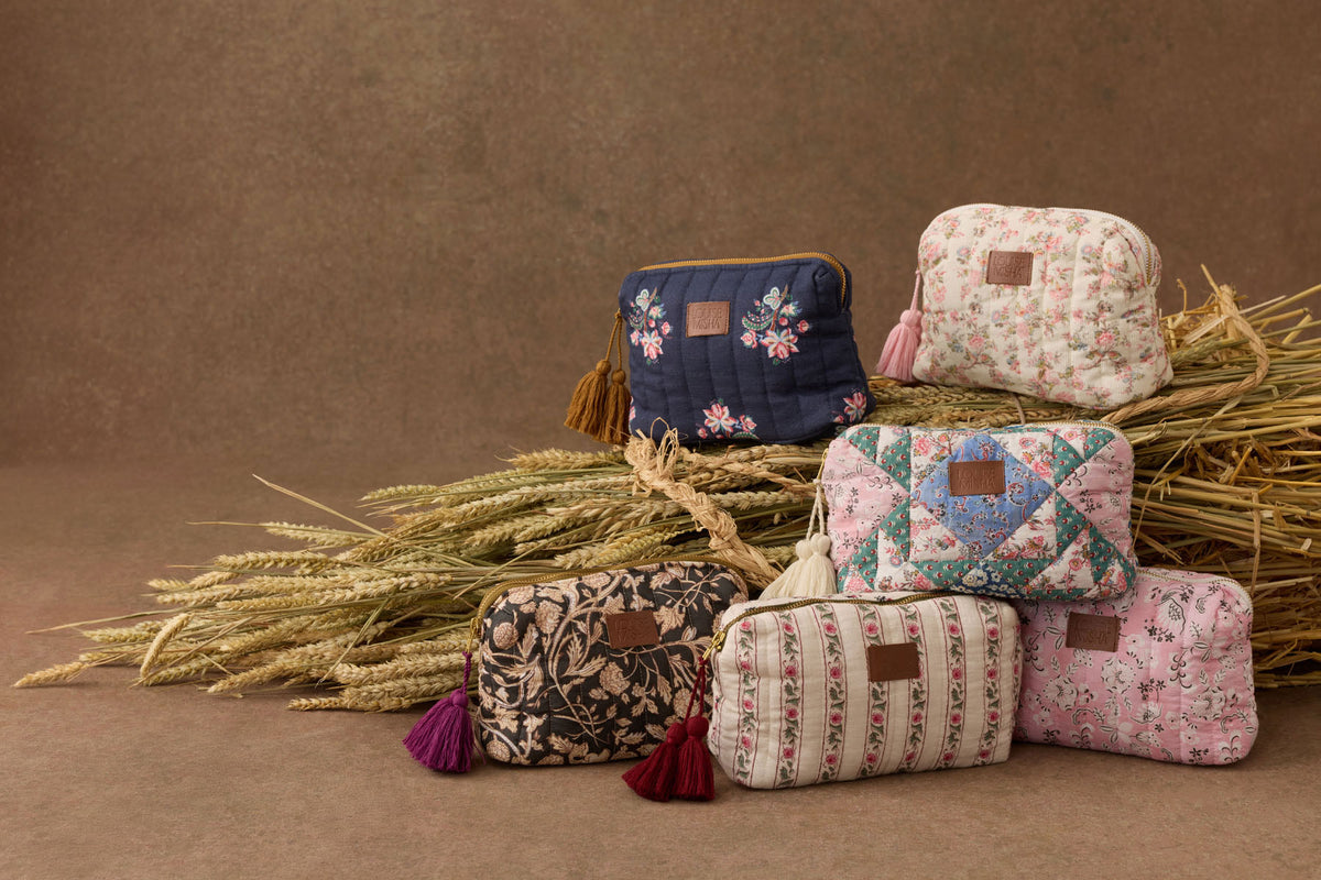 <Louise Misha> POUCH TEIKI - NAVY SNOWFALL PATCH