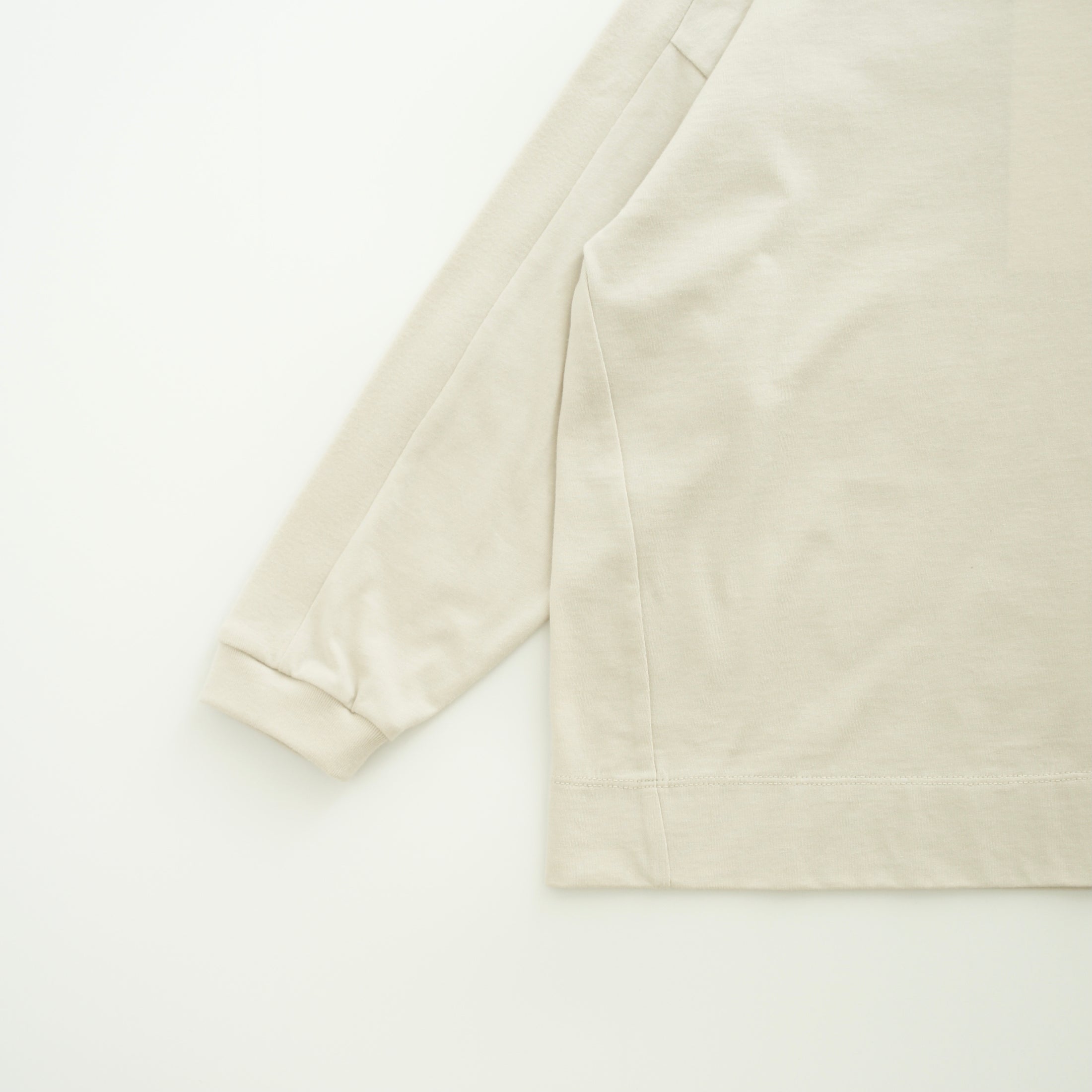 <Moun ten.> shoulder line - sand