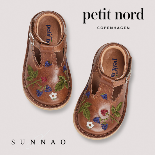 <Petit Nord> BlackBerries T-Bar Scallop - Hazelnut