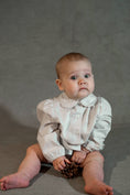 Gallery viewerに画像を読み込む, <Popelin> Mod.15.1 - Off-white blouse with embroidered baby collar　
