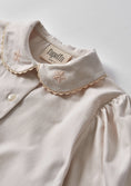 Gallery viewerに画像を読み込む, <Popelin> Mod.15.1 - Off-white blouse with embroidered baby collar　
