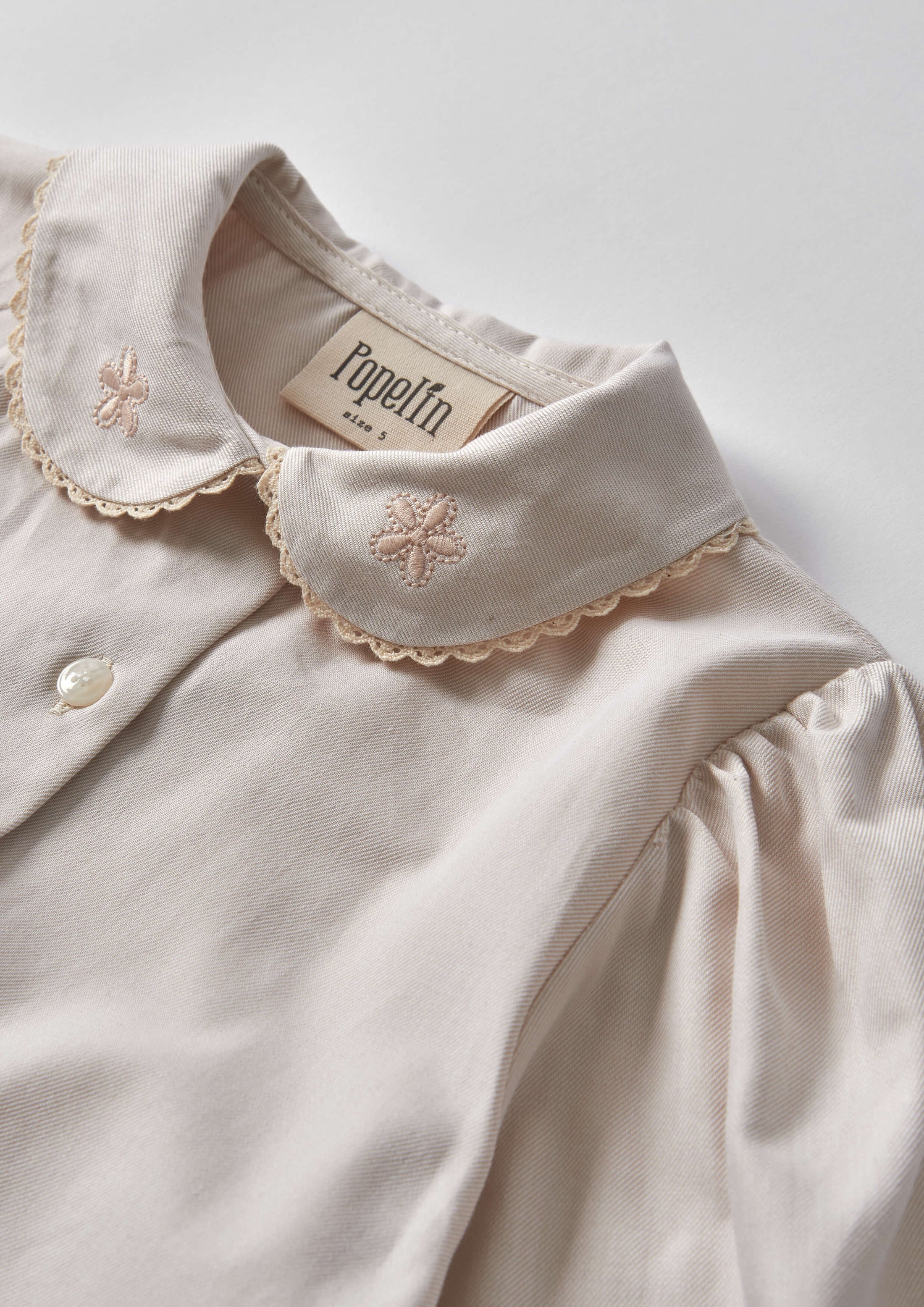 <Popelin> Mod.15.1 - Off-white blouse with embroidered baby collar　