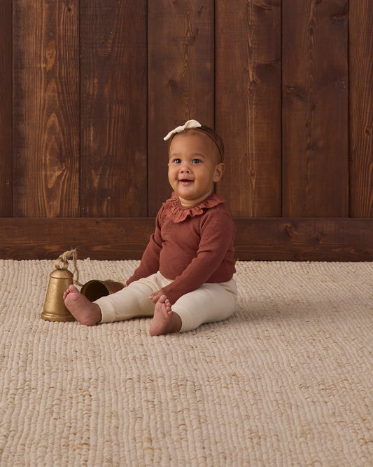 <Quincy mae> RUFFLE COLLAR BODYSUIT REDWOOD　