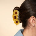 Gallery viewerに画像を読み込む, <COUCOU SUZETTE> Sunflower Trio Hair Claw
