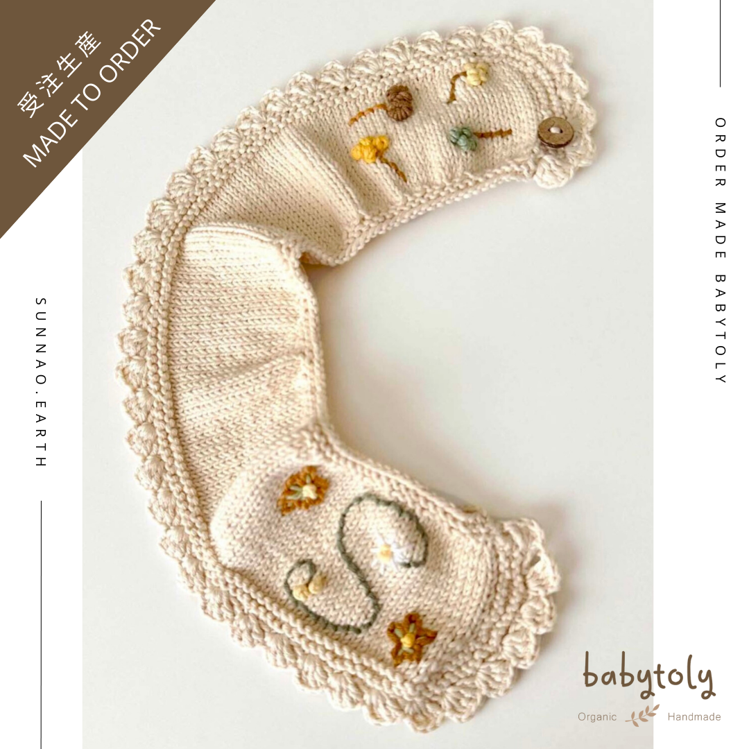 【予約／オーダー会】<Babytoly> FLORALCOLLAR with INITIALLETTER（1-8Y）-Babytoly-SUNNAO